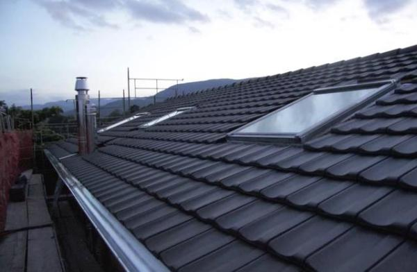 Explain the installation method of solar bracket on tile roof
