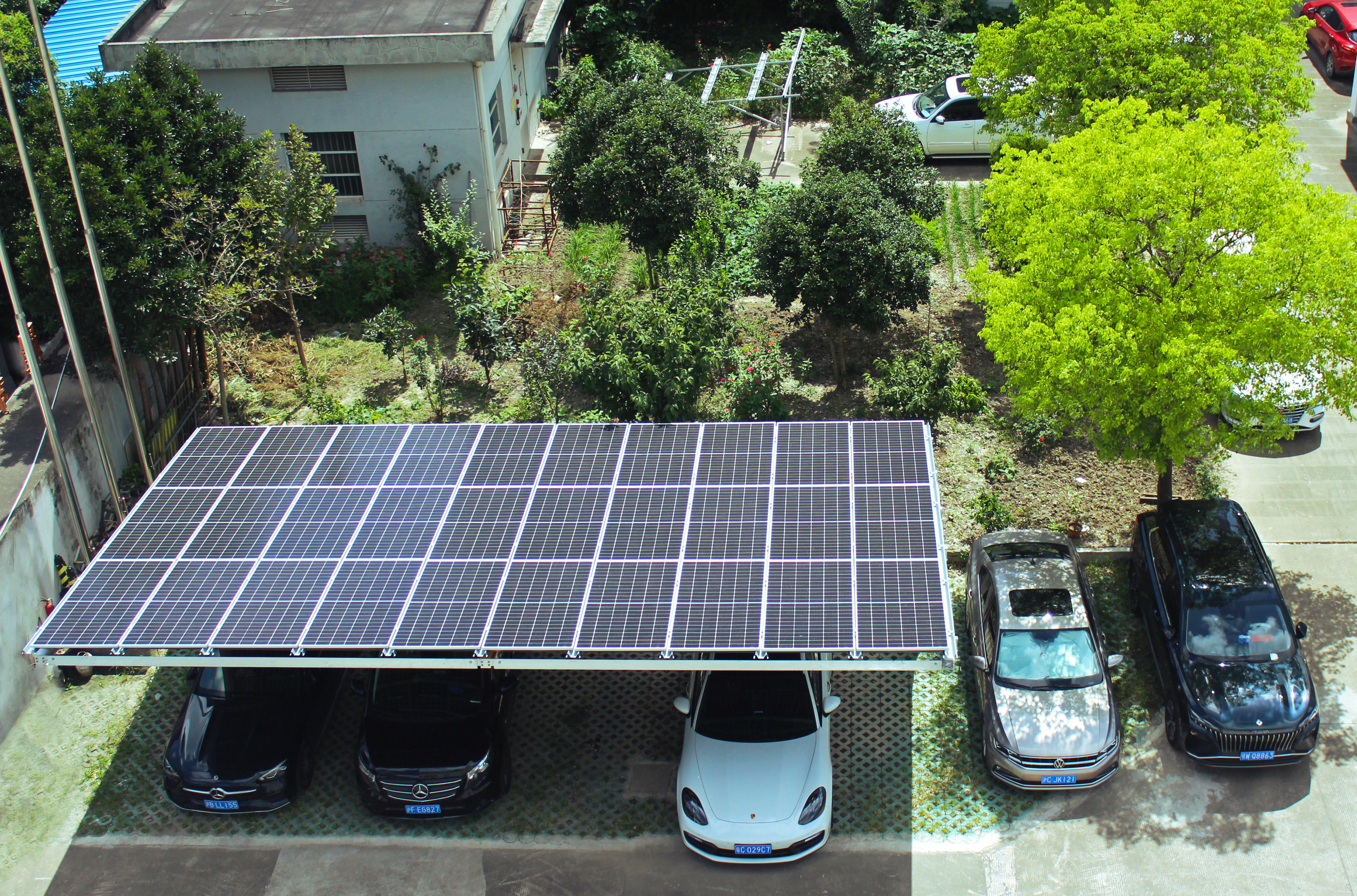 Family carport: protect the vehicle and generate electricity worry-free